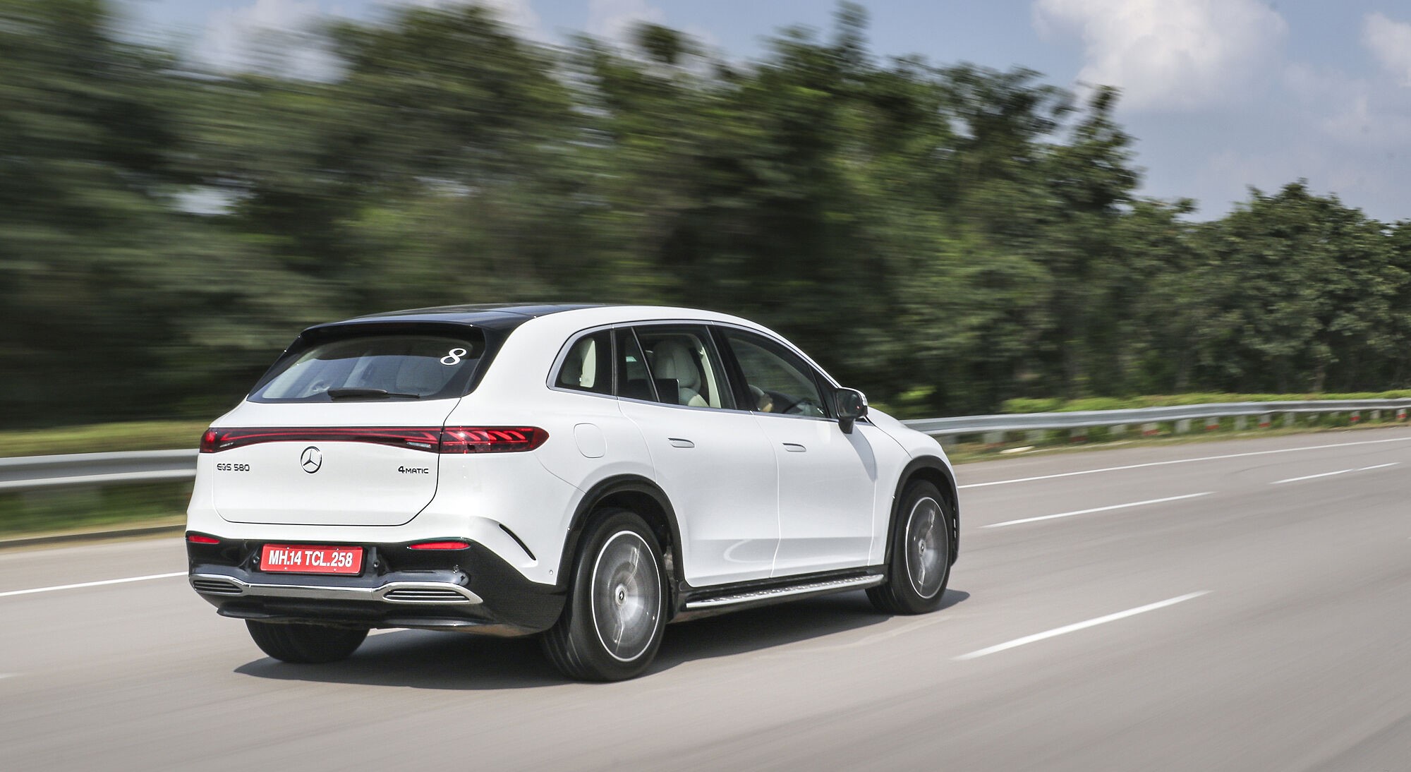 Mercedes-Benz EQS SUV 580 4Matic exterior view 7