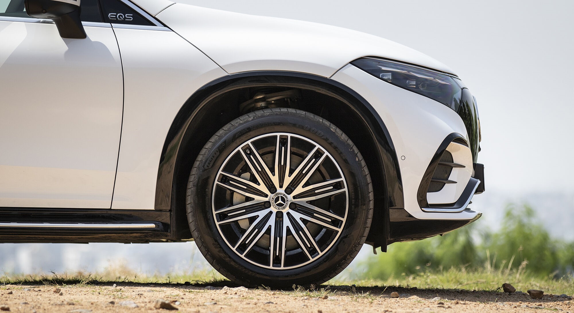 Mercedes-Benz EQS SUV 580 4Matic exterior view 5
