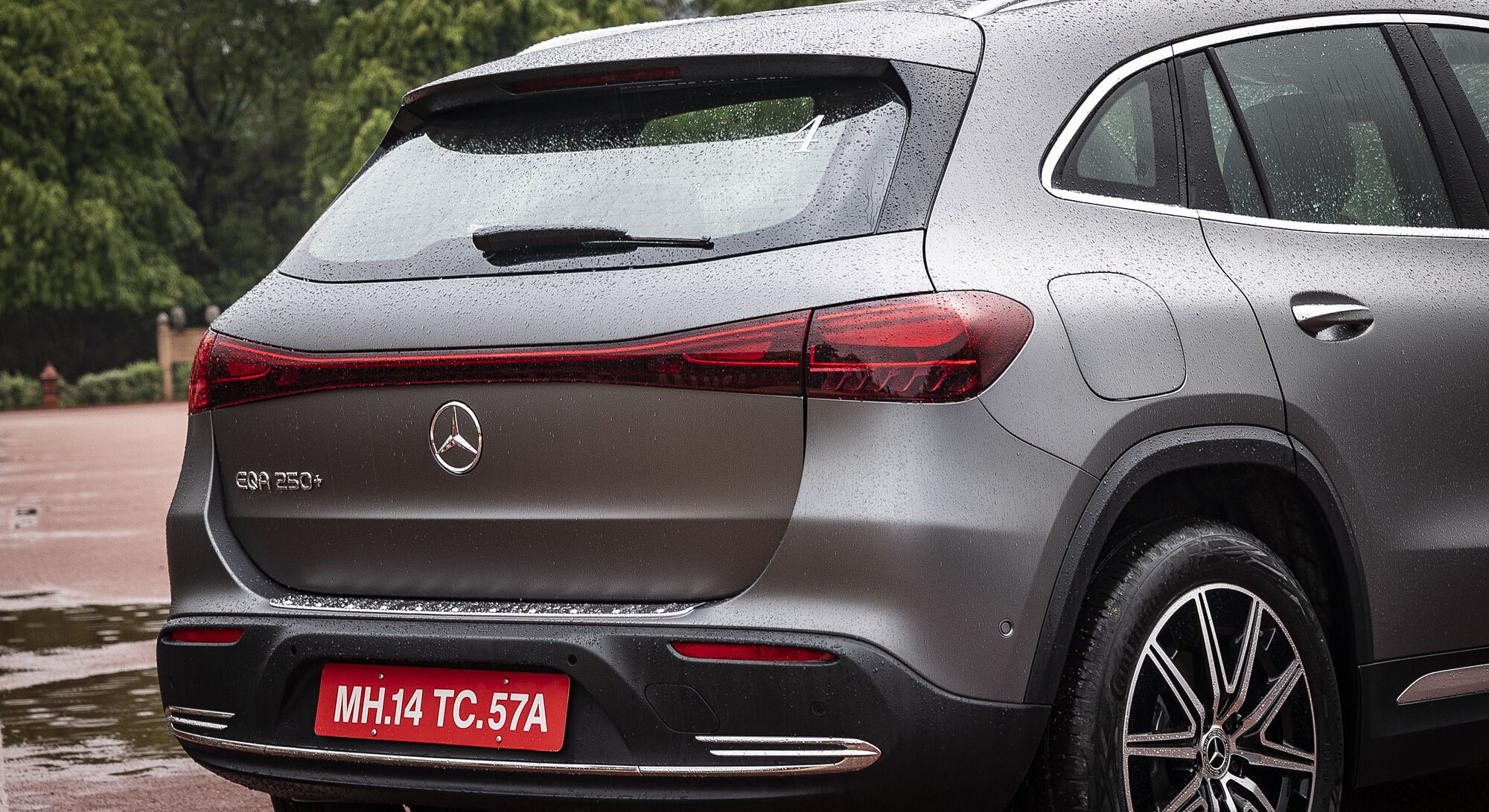 Mercedes-Benz EQA 250+ exterior view 7