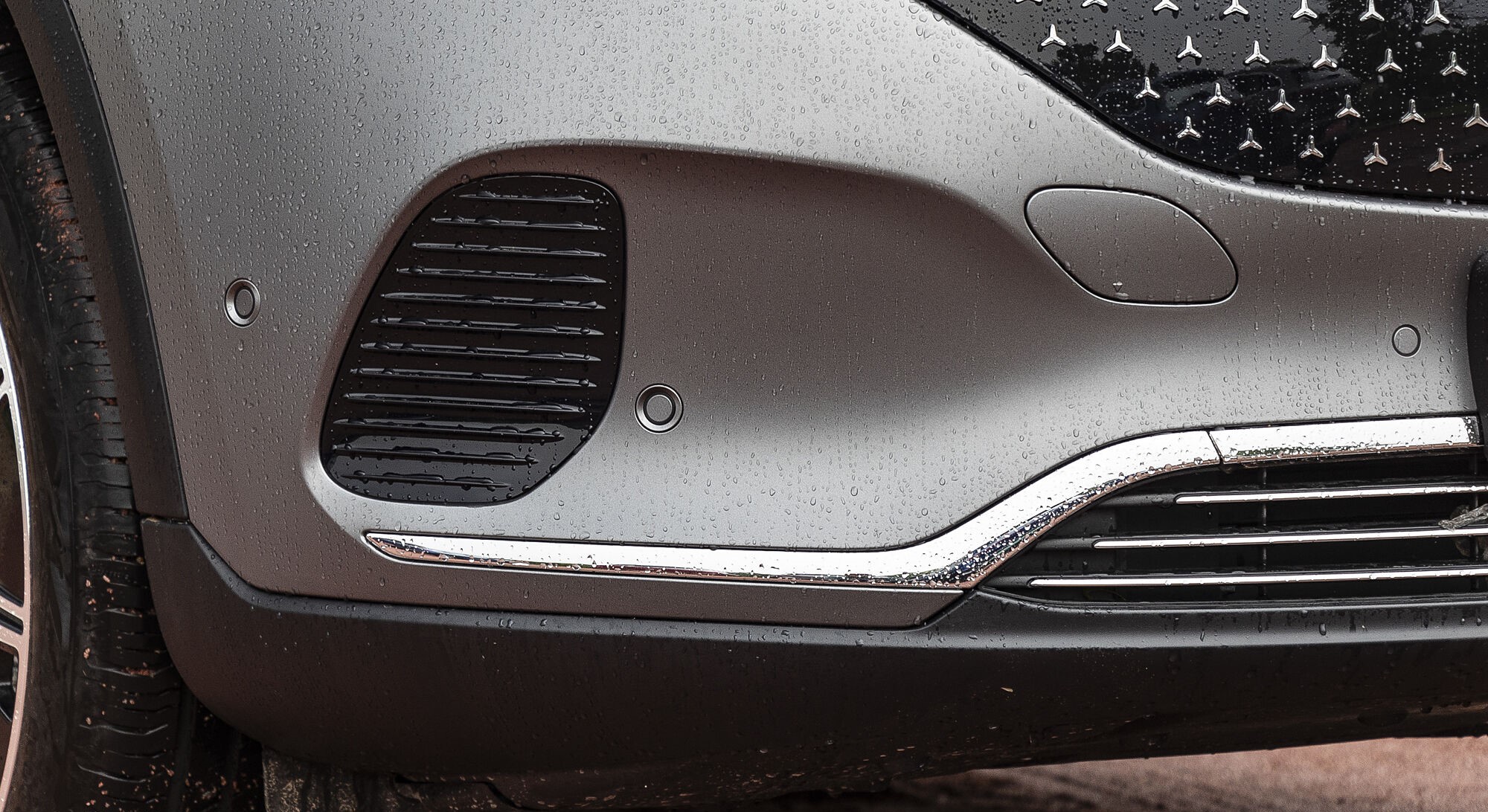 Mercedes-Benz EQA 250+ exterior view 4