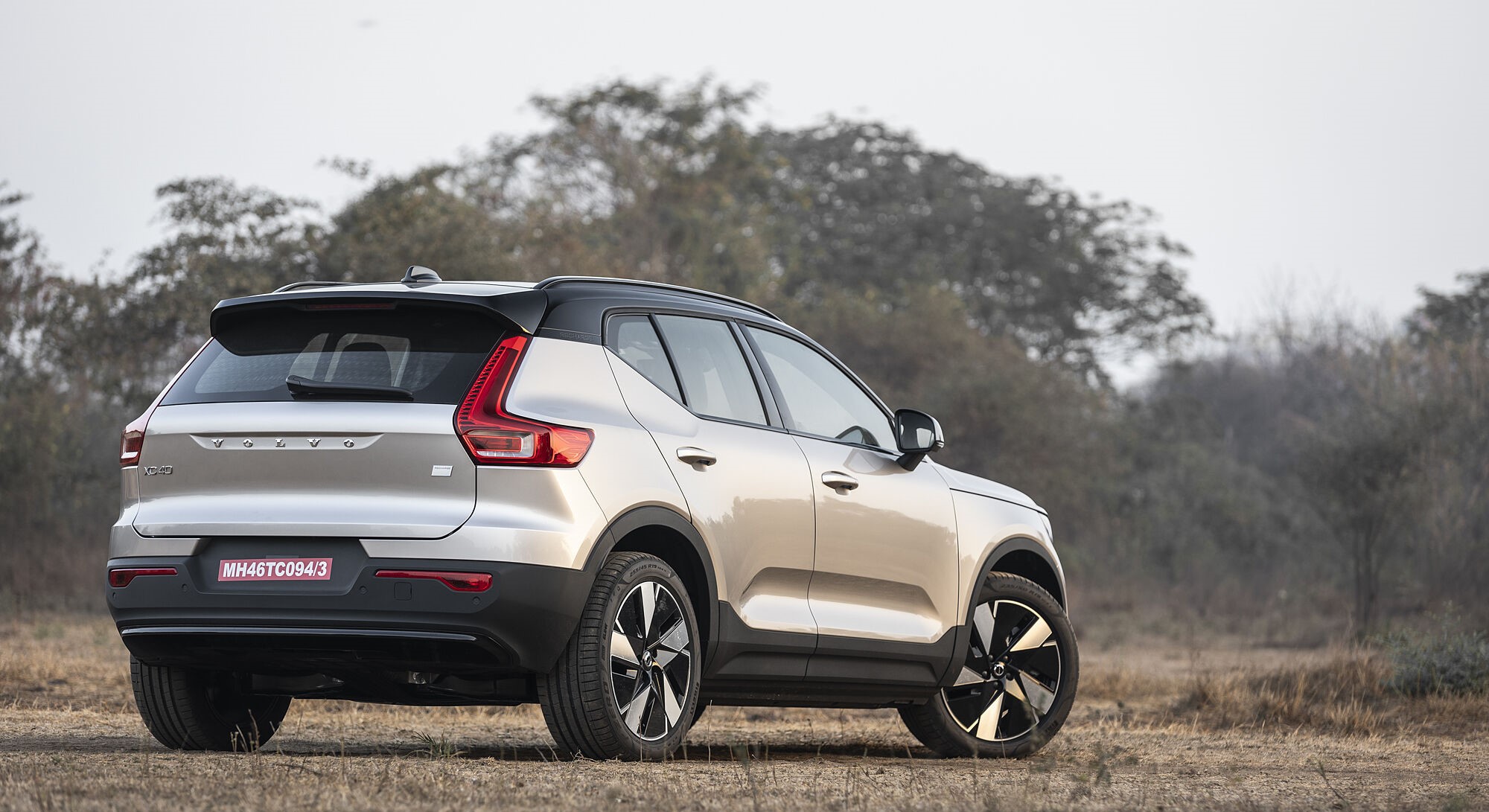 Volvo EX40 exterior view 5