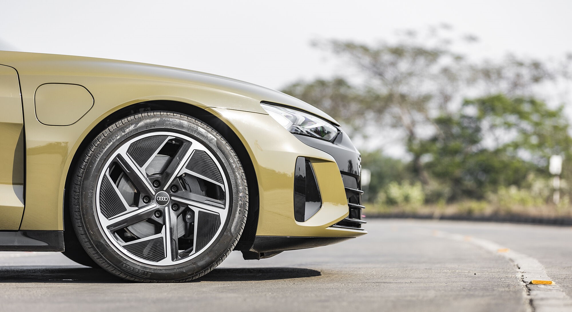 Audi e-tron GT exterior view 3