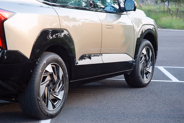Mahindra BE 6 exterior view 7