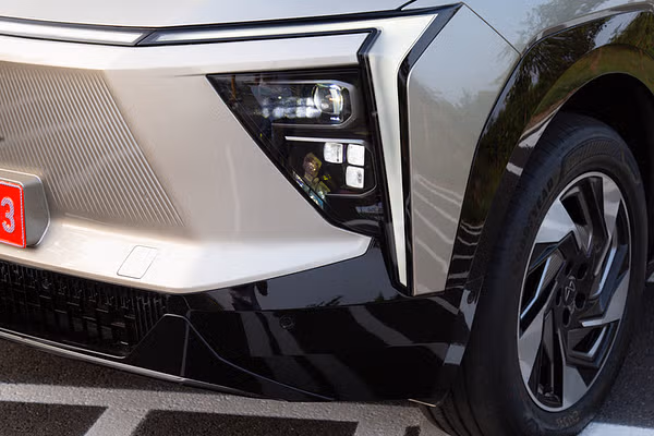 Mahindra XEV 9e exterior view 4