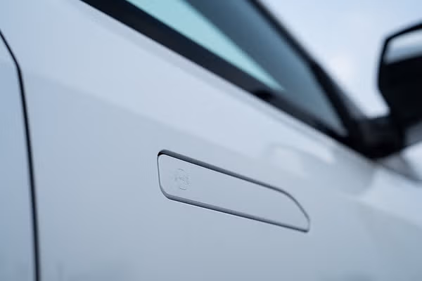 Mahindra XEV 9e exterior view 7