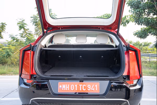 Mahindra XEV 9e exterior view 13