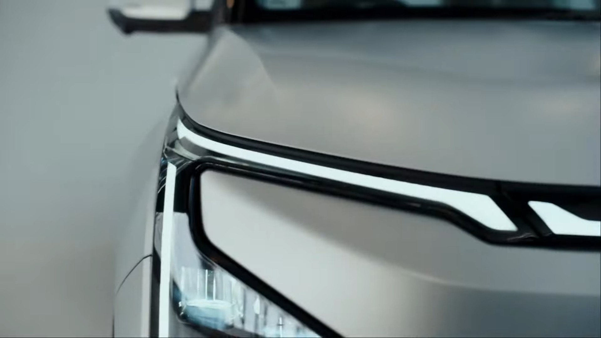 Kia Carens Clavis EV exterior view 3