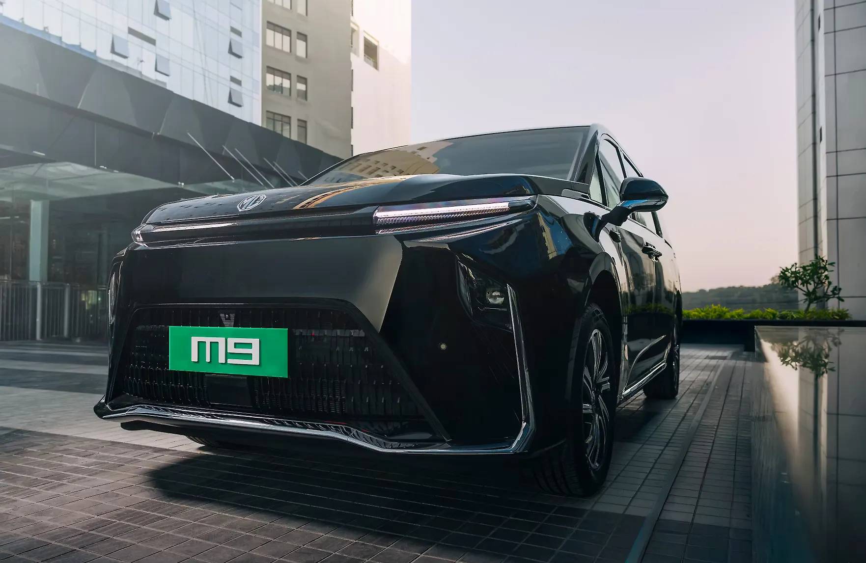 MG M9 exterior view 4