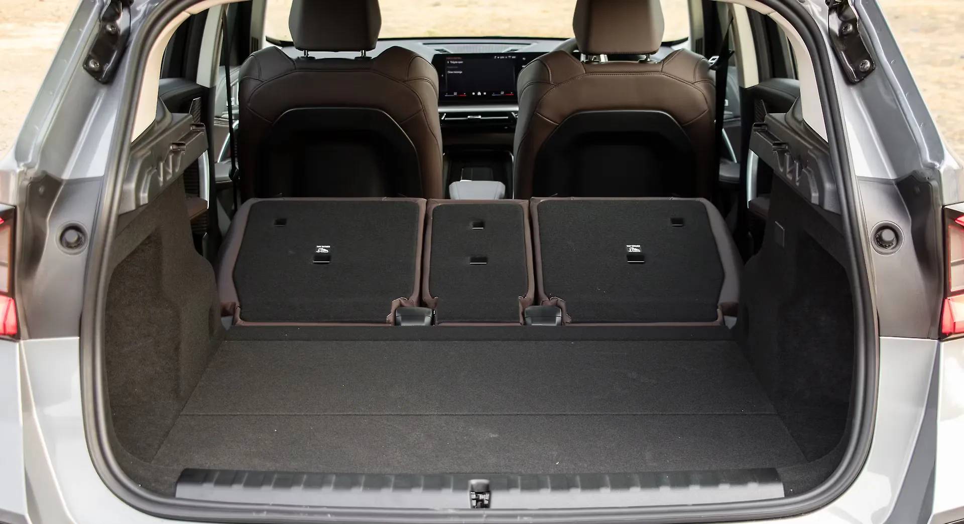 BMW iX1 LWB eDrive20L exterior view 4