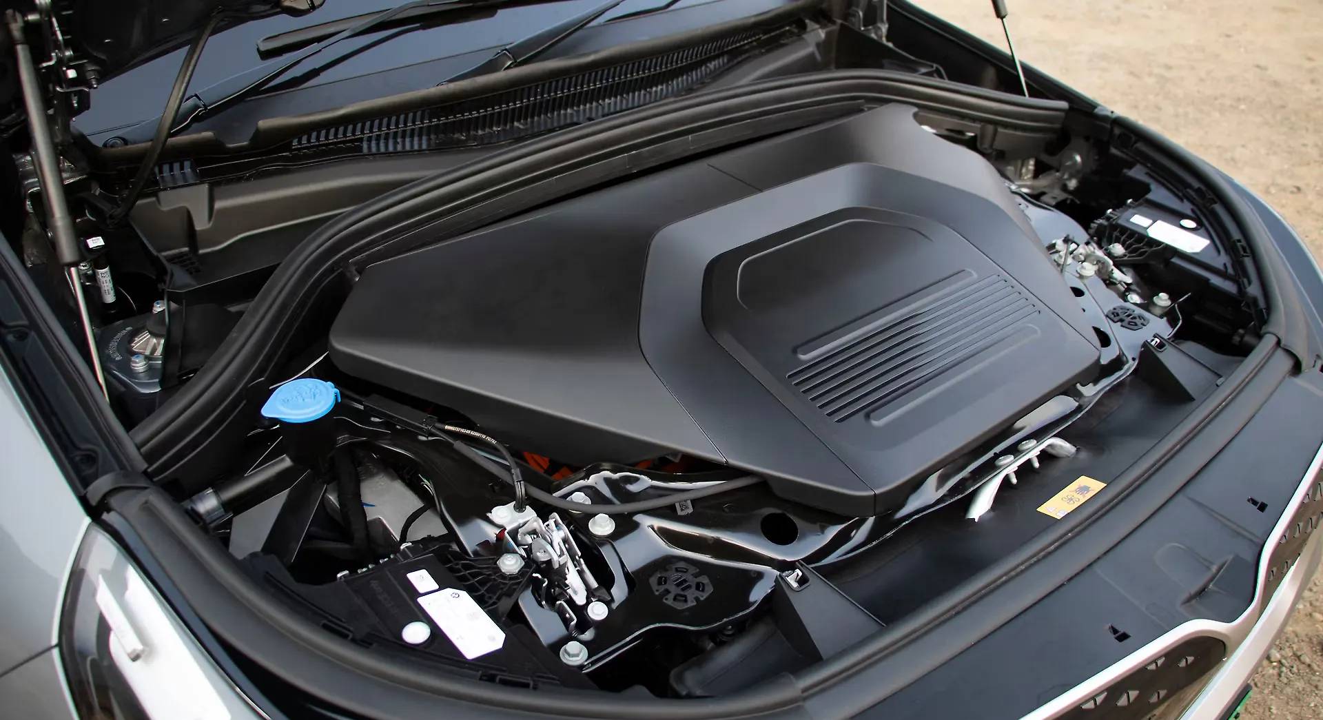 BMW iX1 LWB eDrive20L exterior view 7