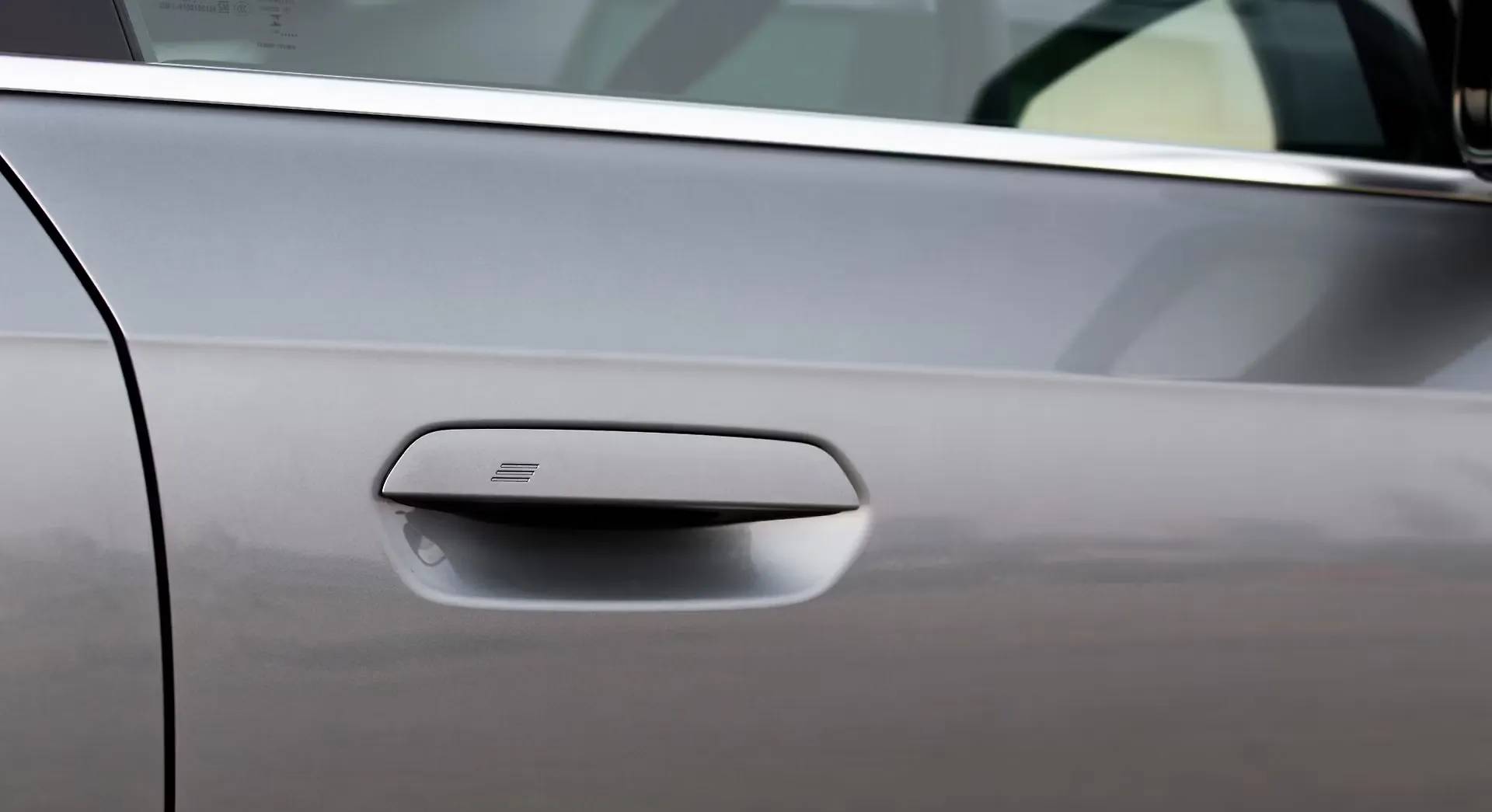 BMW iX1 LWB eDrive20L exterior view 8