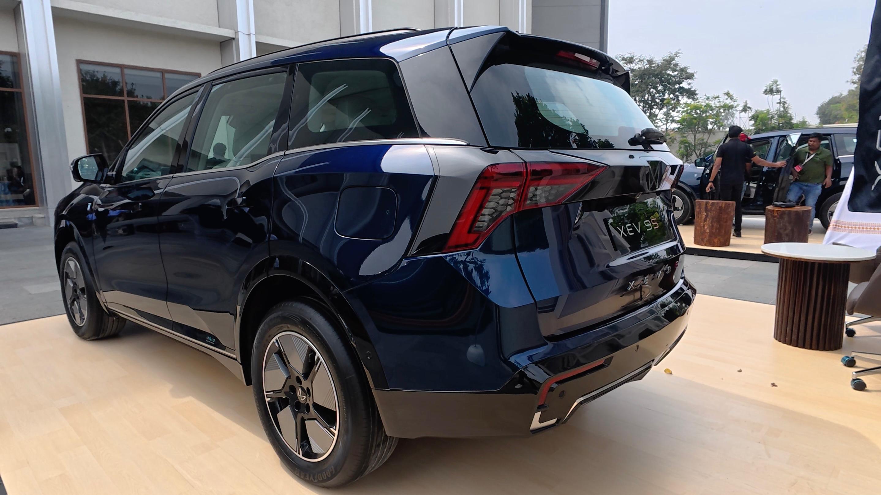 Mahindra XEV 9S exterior view 3