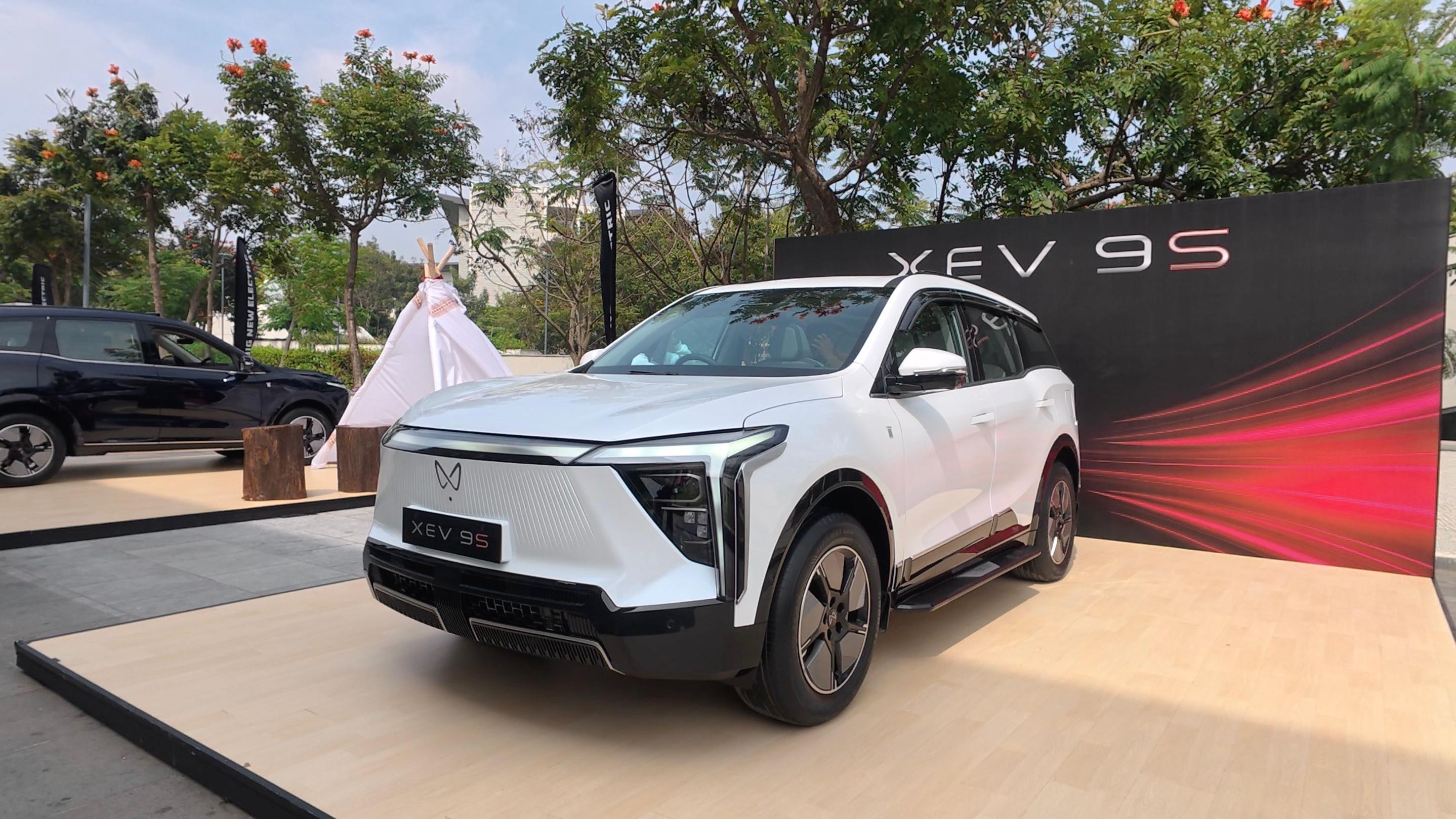 Mahindra XEV 9S exterior view 4