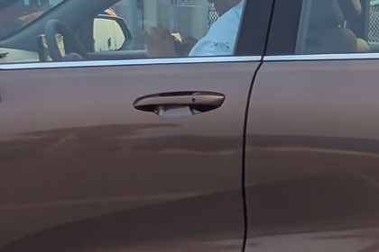 VinFast MPV 7 exterior view 3