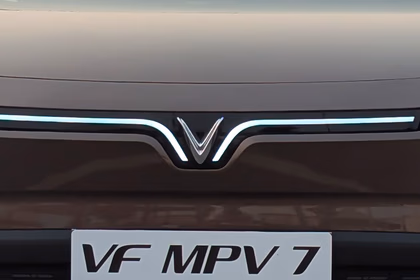 VinFast MPV 7 exterior view 1
