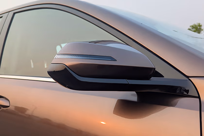 VinFast MPV 7 exterior view 6
