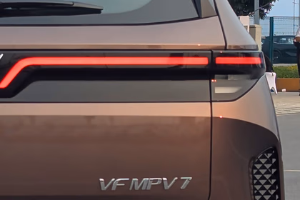 VinFast MPV 7 exterior view 7
