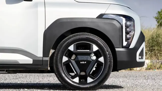 Kia Syros EV exterior - Front Fender - image