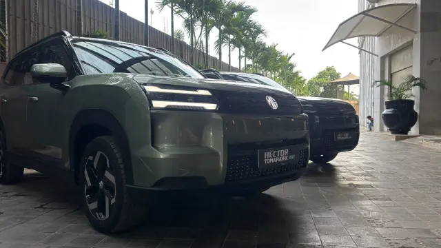 MG Hector Tomahawk EV exterior - Front Three Quarters - Right - image