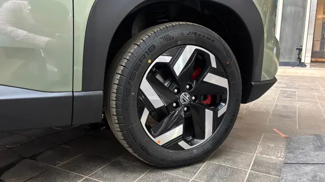 MG Hector Tomahawk EV exterior - Tyre - 18 Inch - image