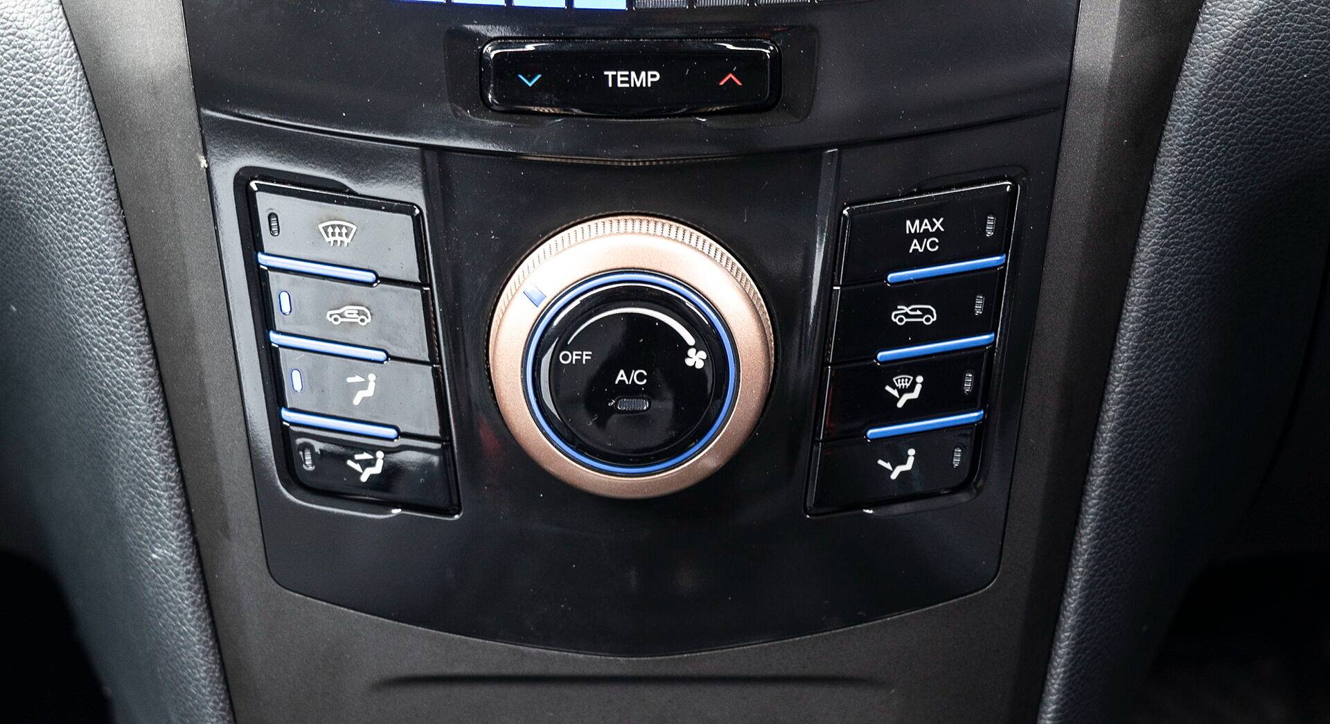 Mahindra XUV400 EV interior view 13