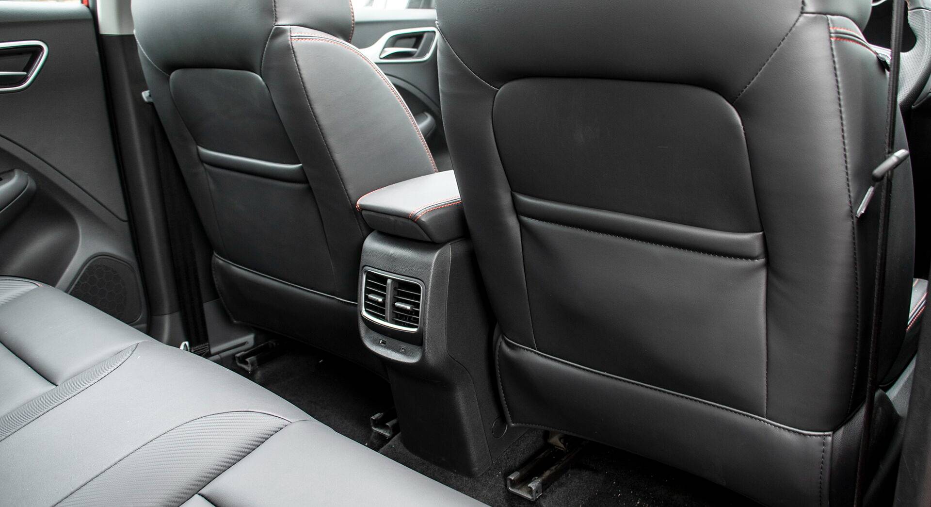 MG ZS EV interior view 35