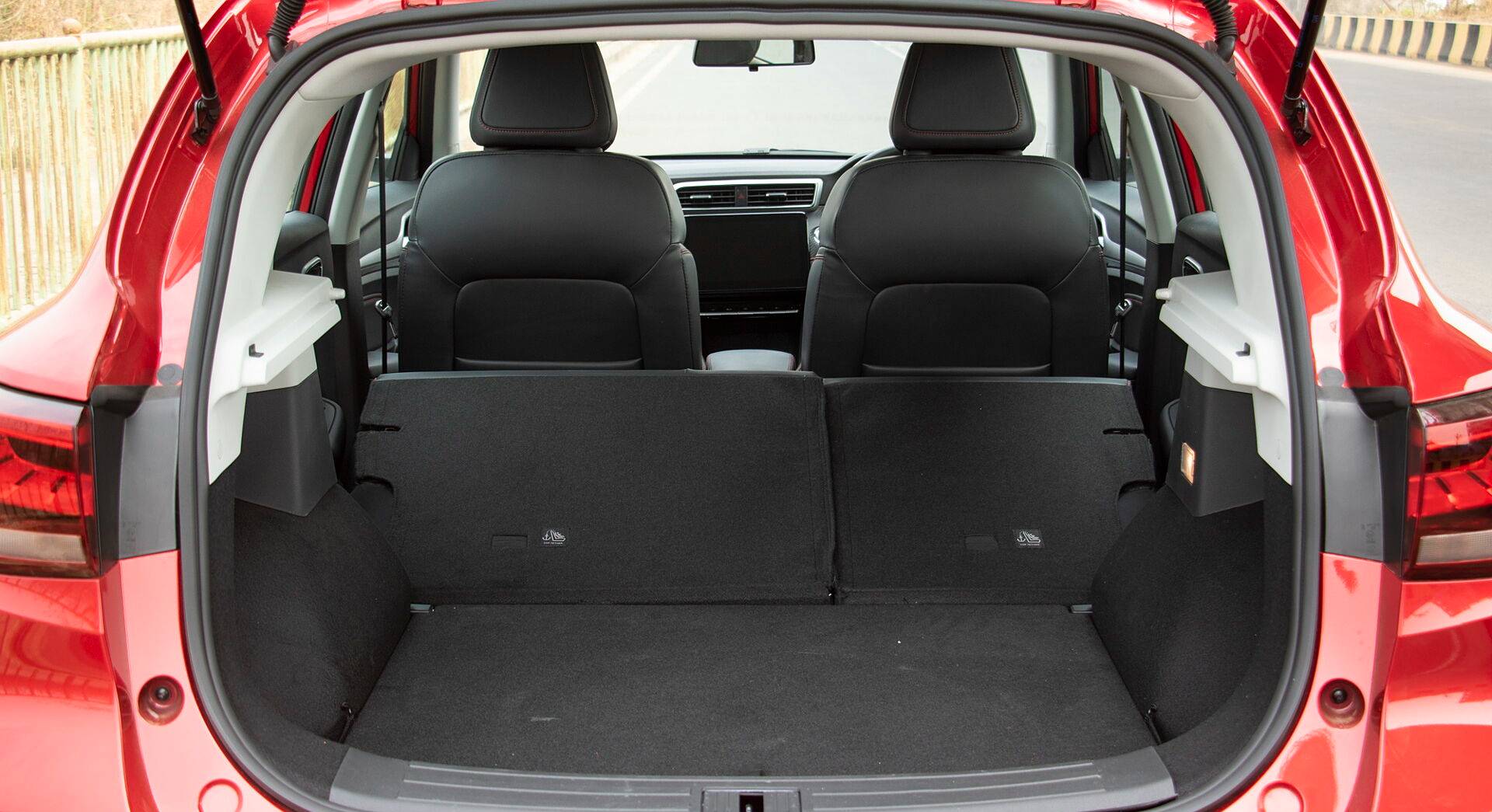 MG ZS EV interior view 48