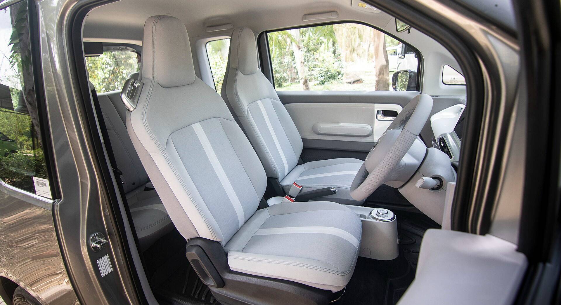 MG Comet EV interior view 3