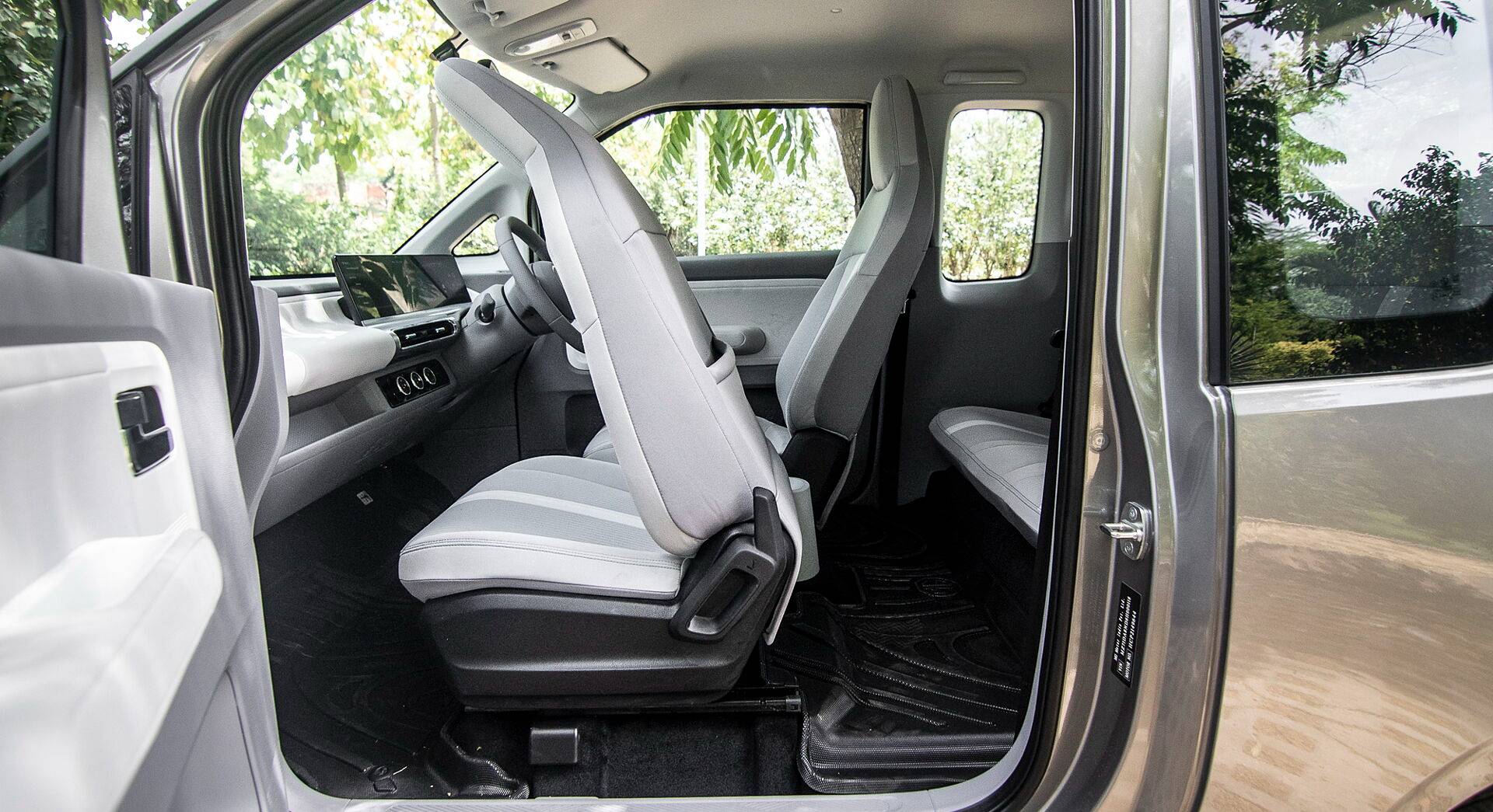MG Comet EV interior view 9