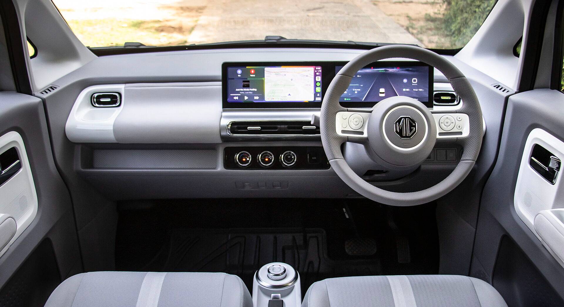 MG Comet EV interior view 15