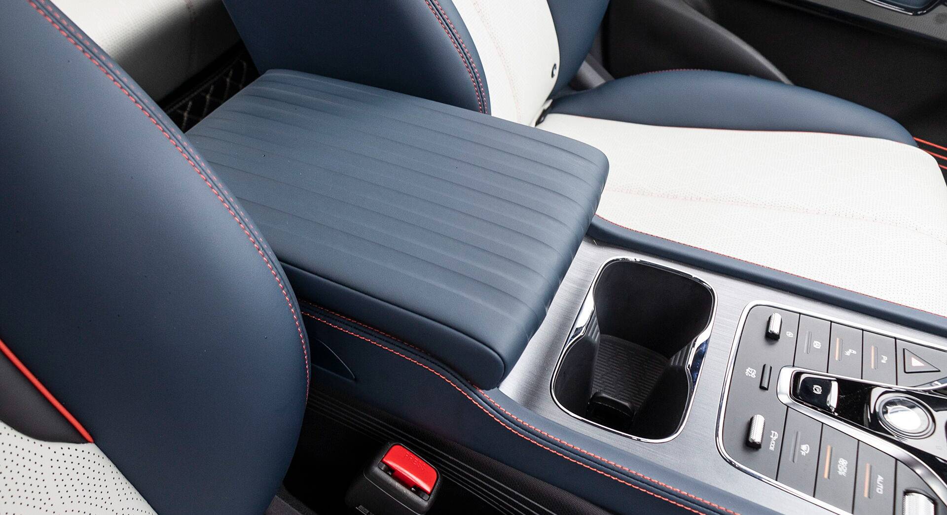 BYD ATTO 3 interior view 21
