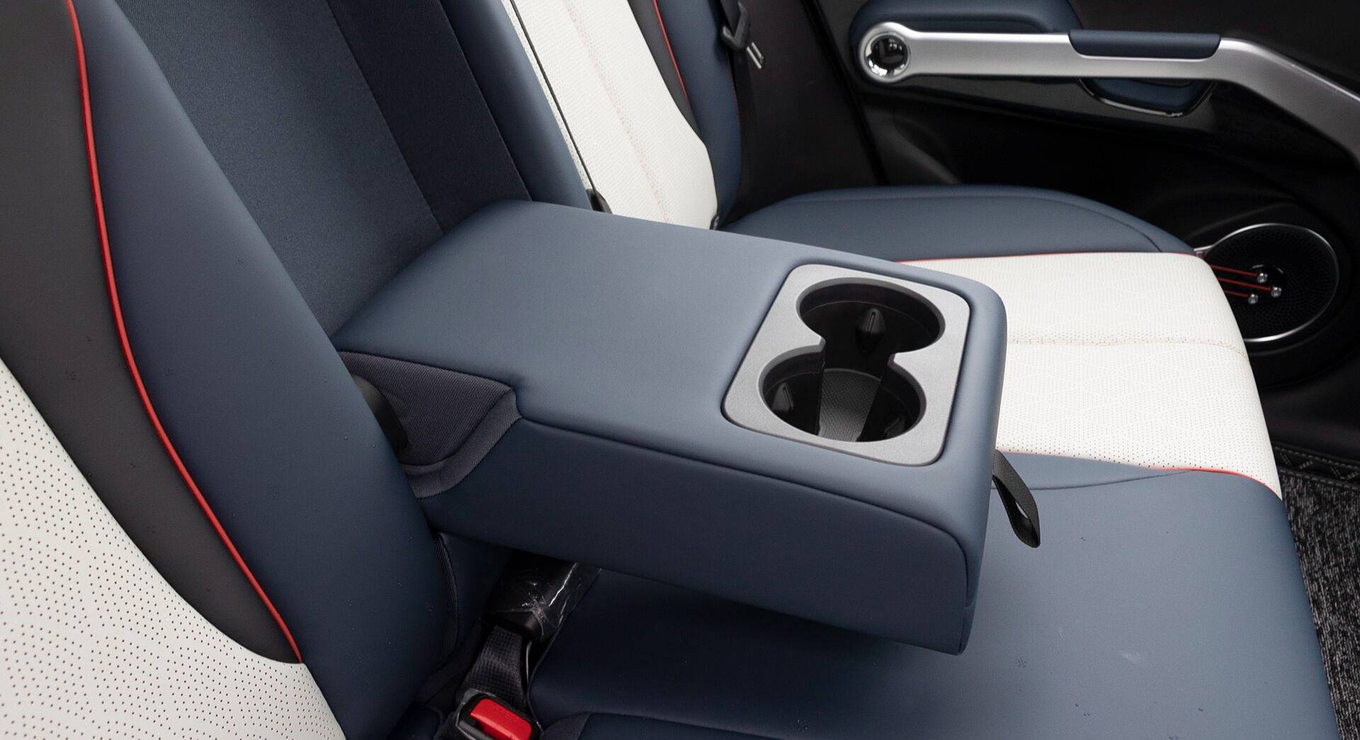 BYD ATTO 3 interior view 31