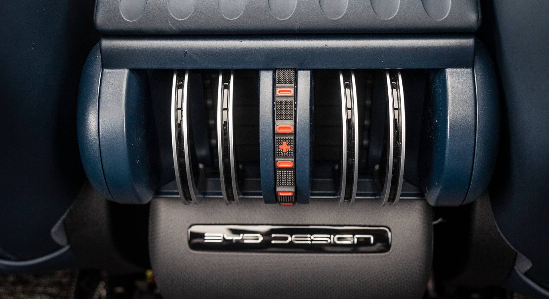 BYD ATTO 3 interior view 34