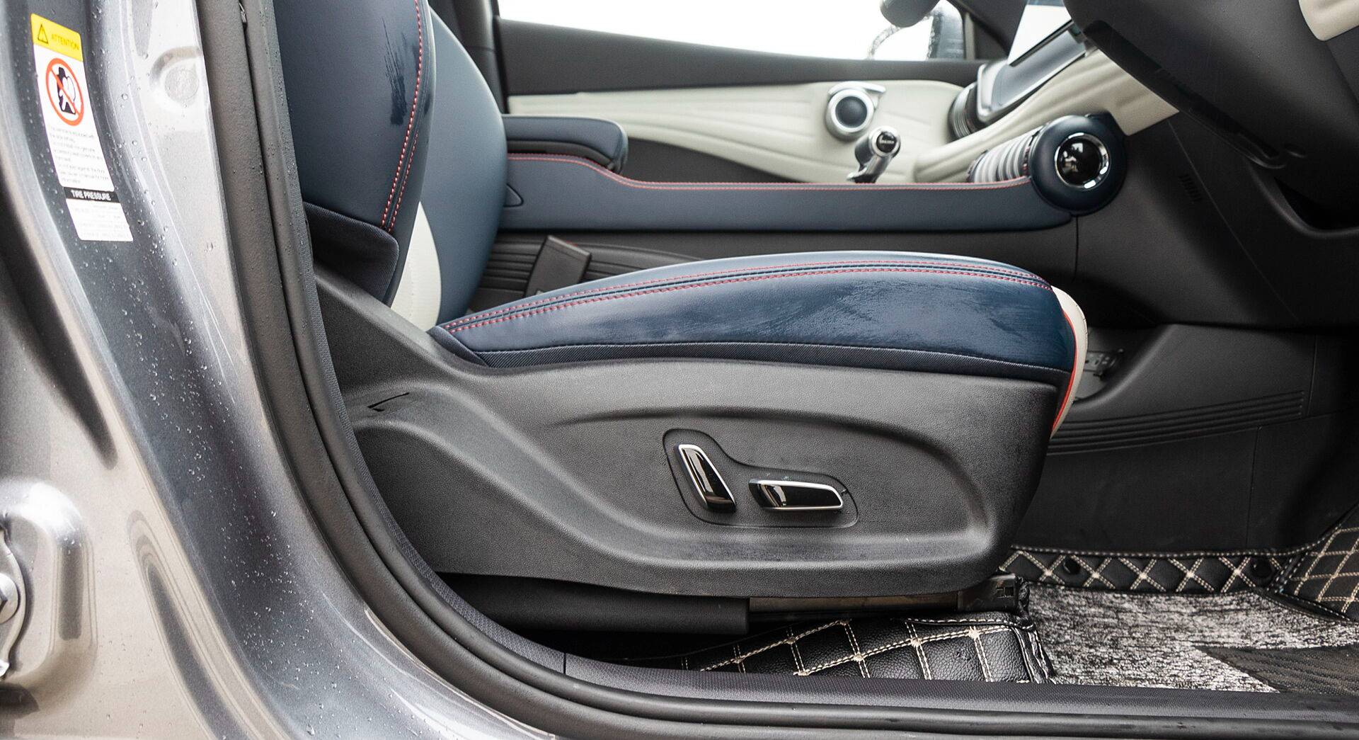 BYD ATTO 3 interior view 43