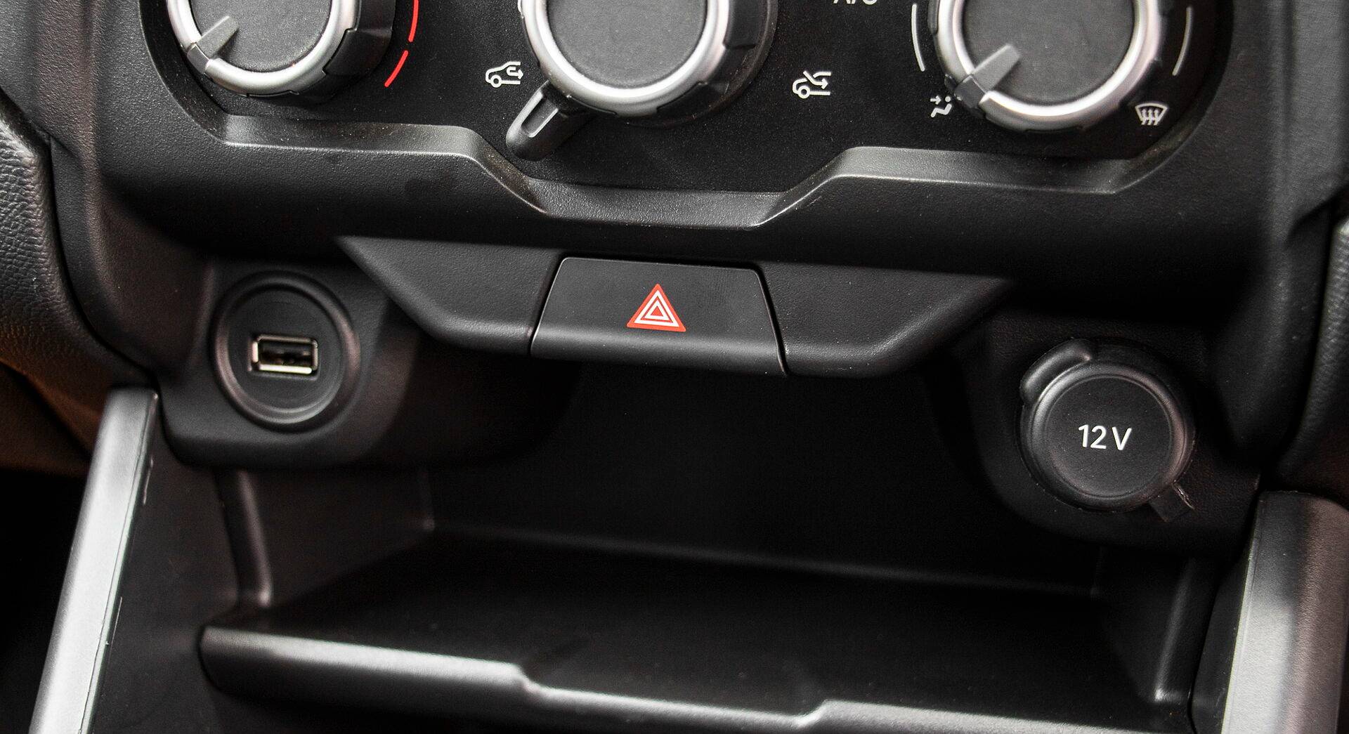 Citroen eC3 interior view 10