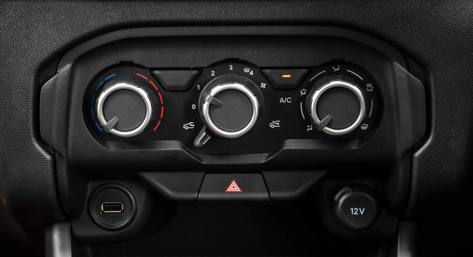 Citroen eC3 interior view 11