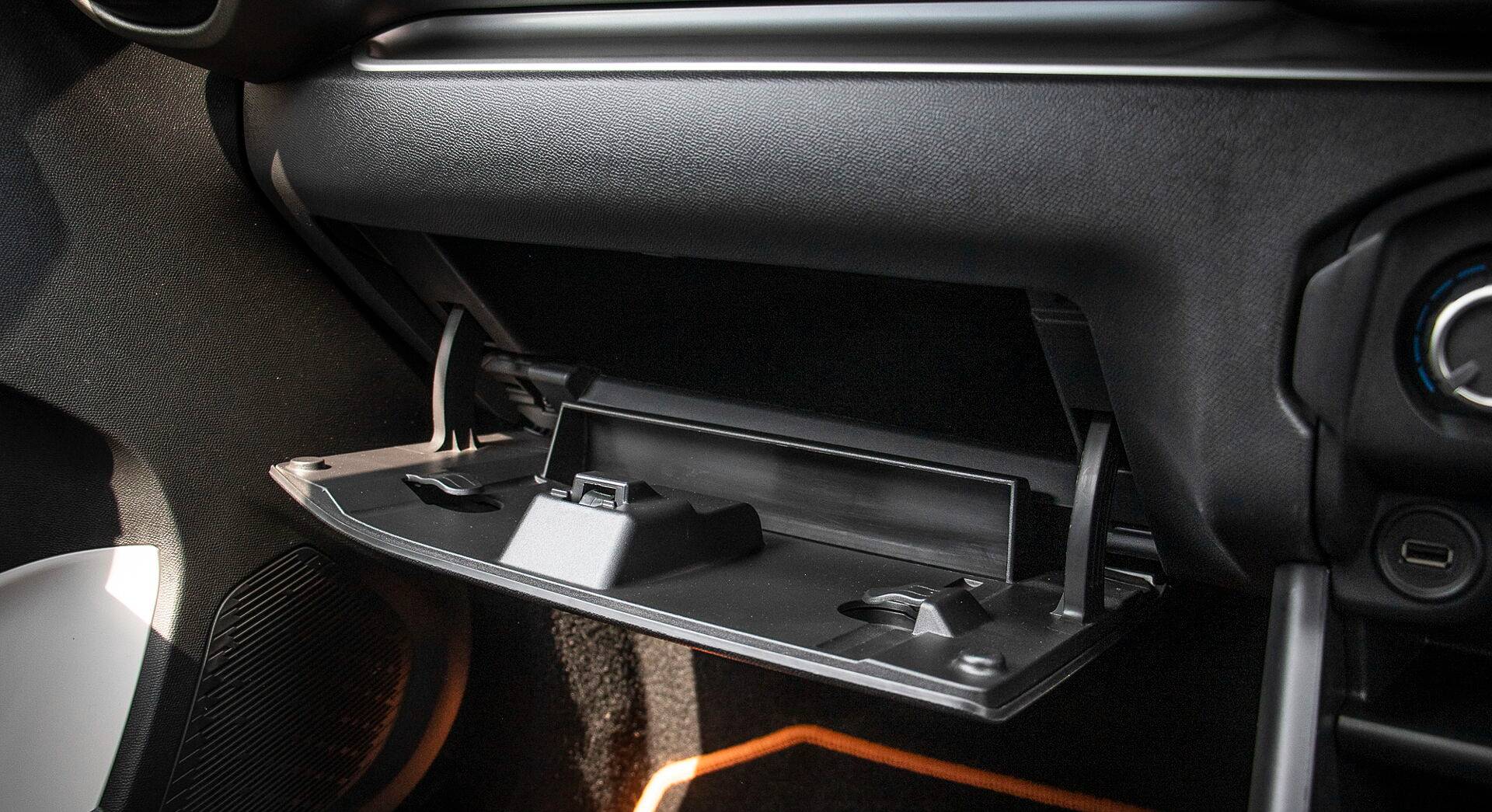 Citroen eC3 interior view 14
