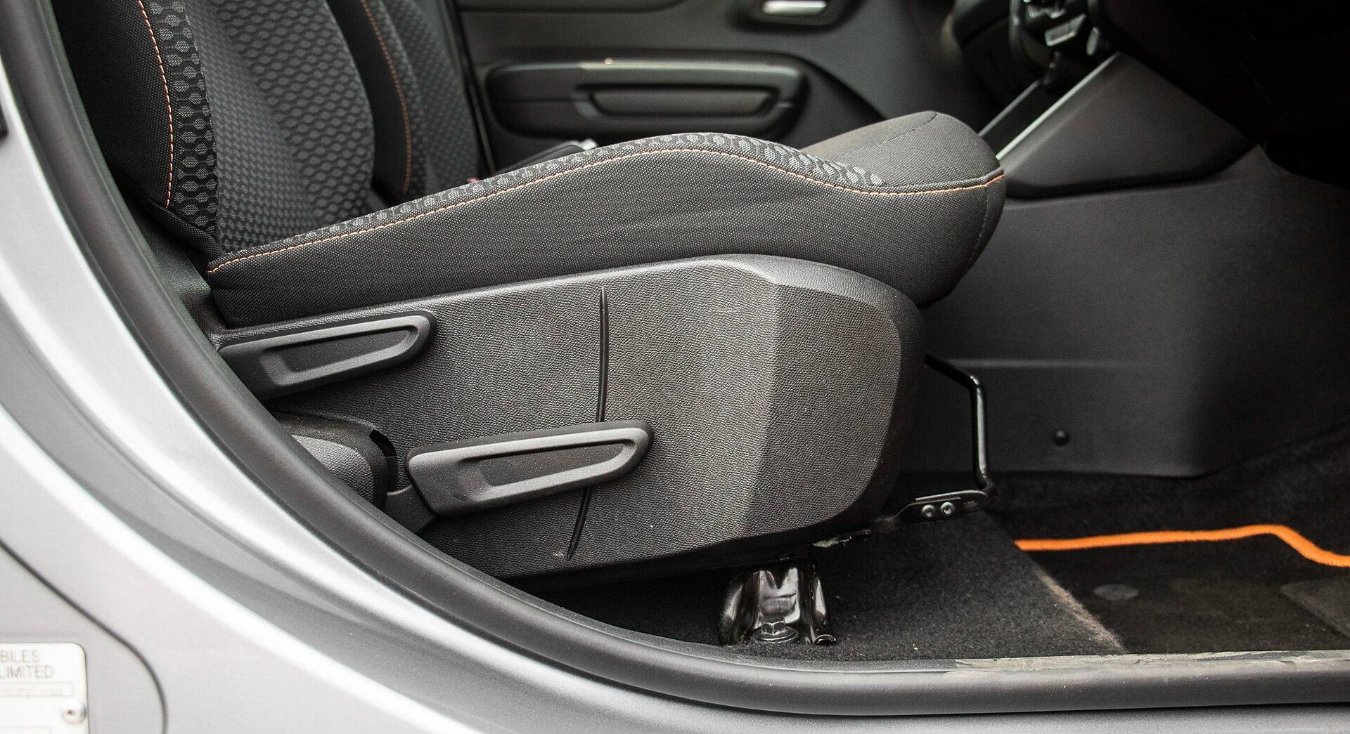 Citroen eC3 interior view 22