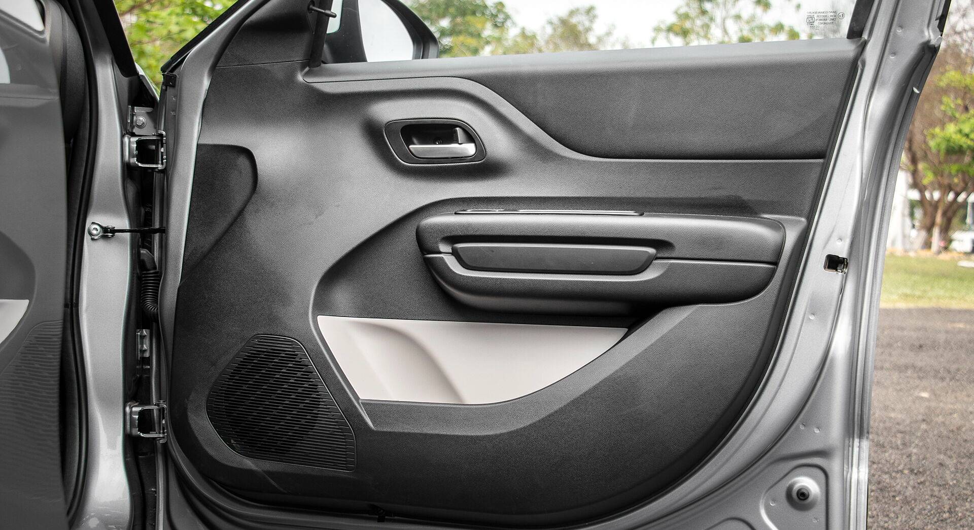 Citroen eC3 interior view 23