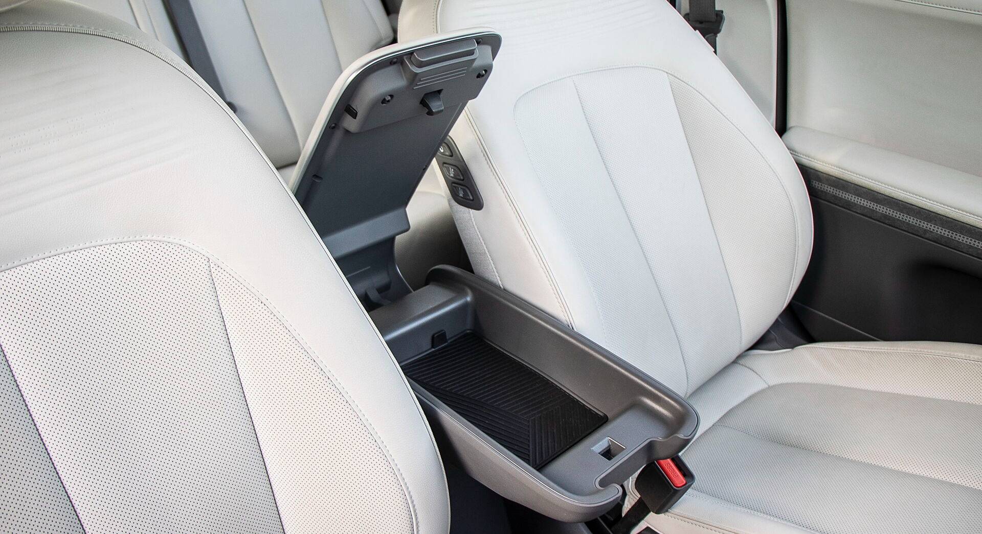 Hyundai Ioniq 5 interior view 17