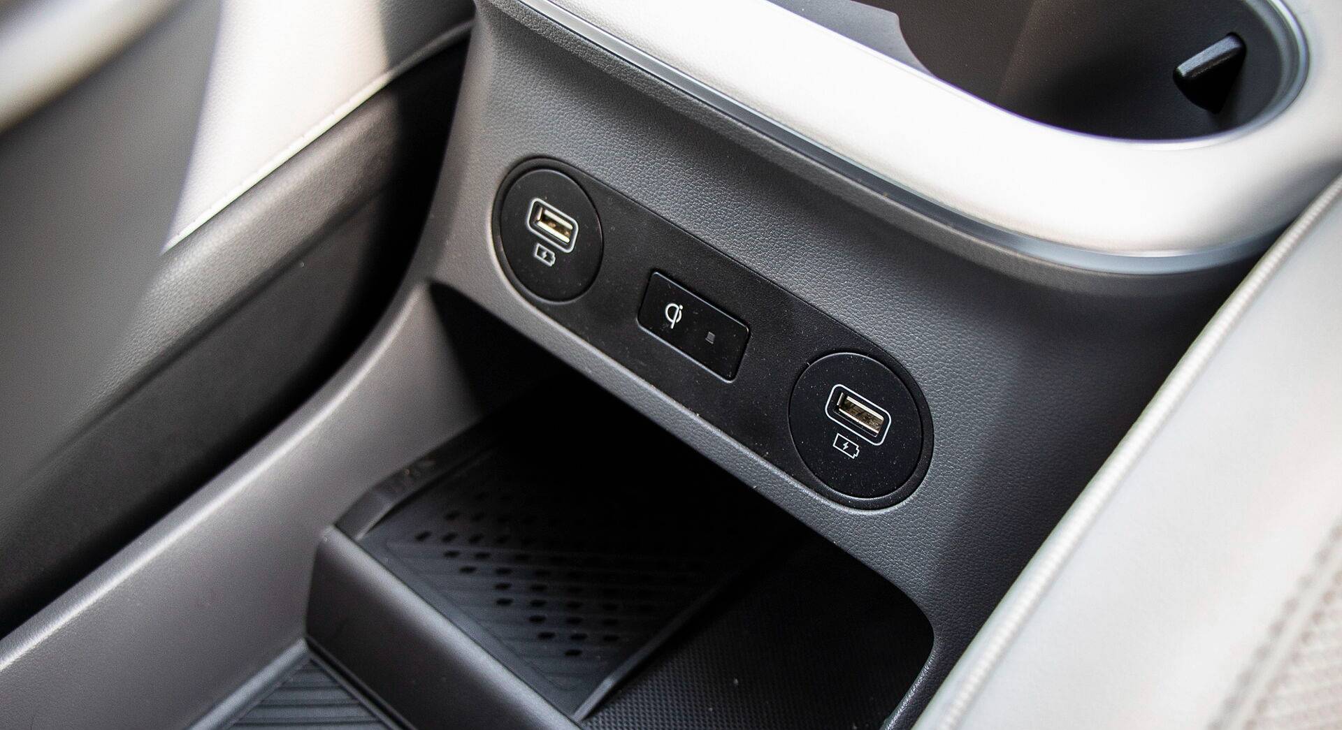 Hyundai Ioniq 5 interior view 18