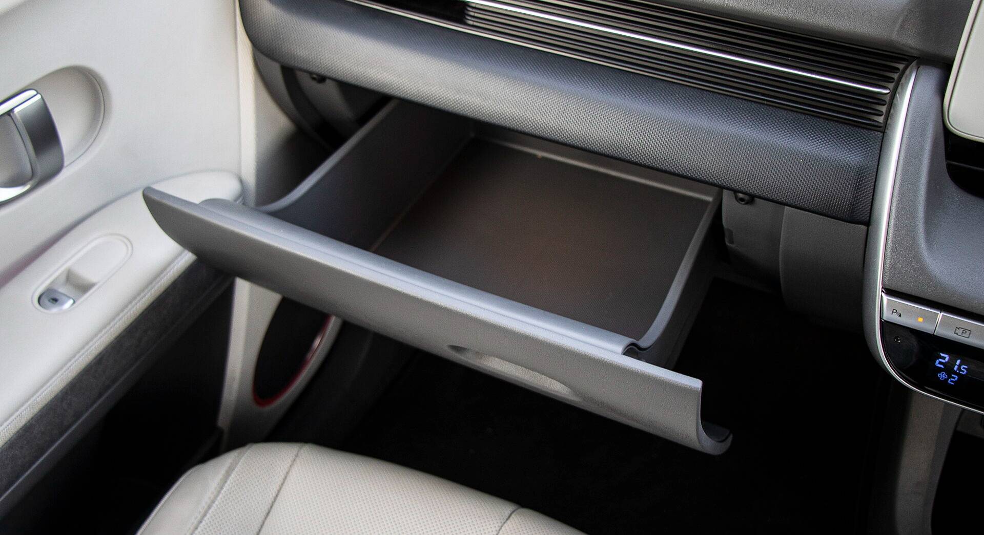 Hyundai Ioniq 5 interior view 22