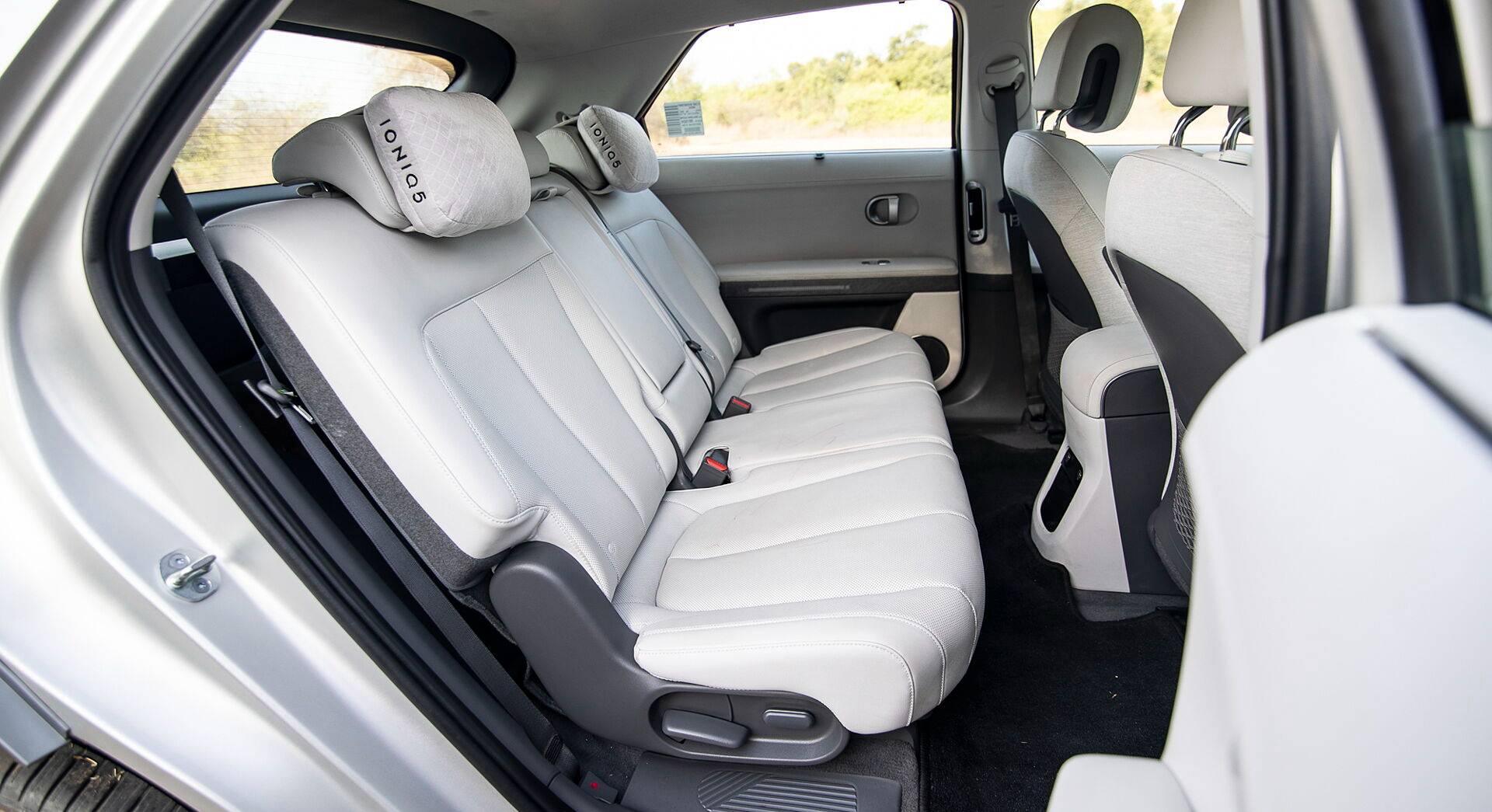 Hyundai Ioniq 5 interior view 33