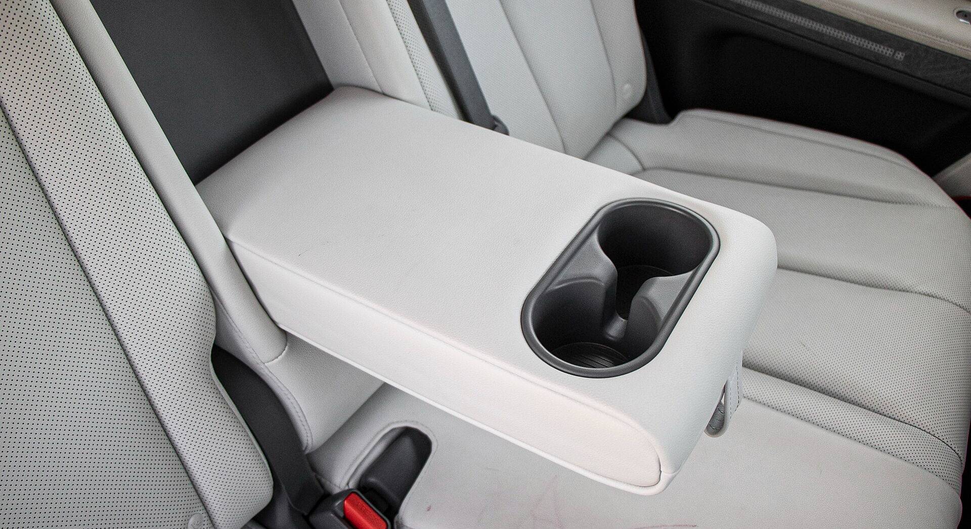 Hyundai Ioniq 5 interior view 35