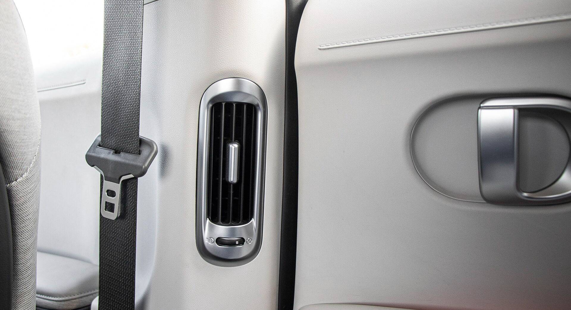 Hyundai Ioniq 5 interior view 36