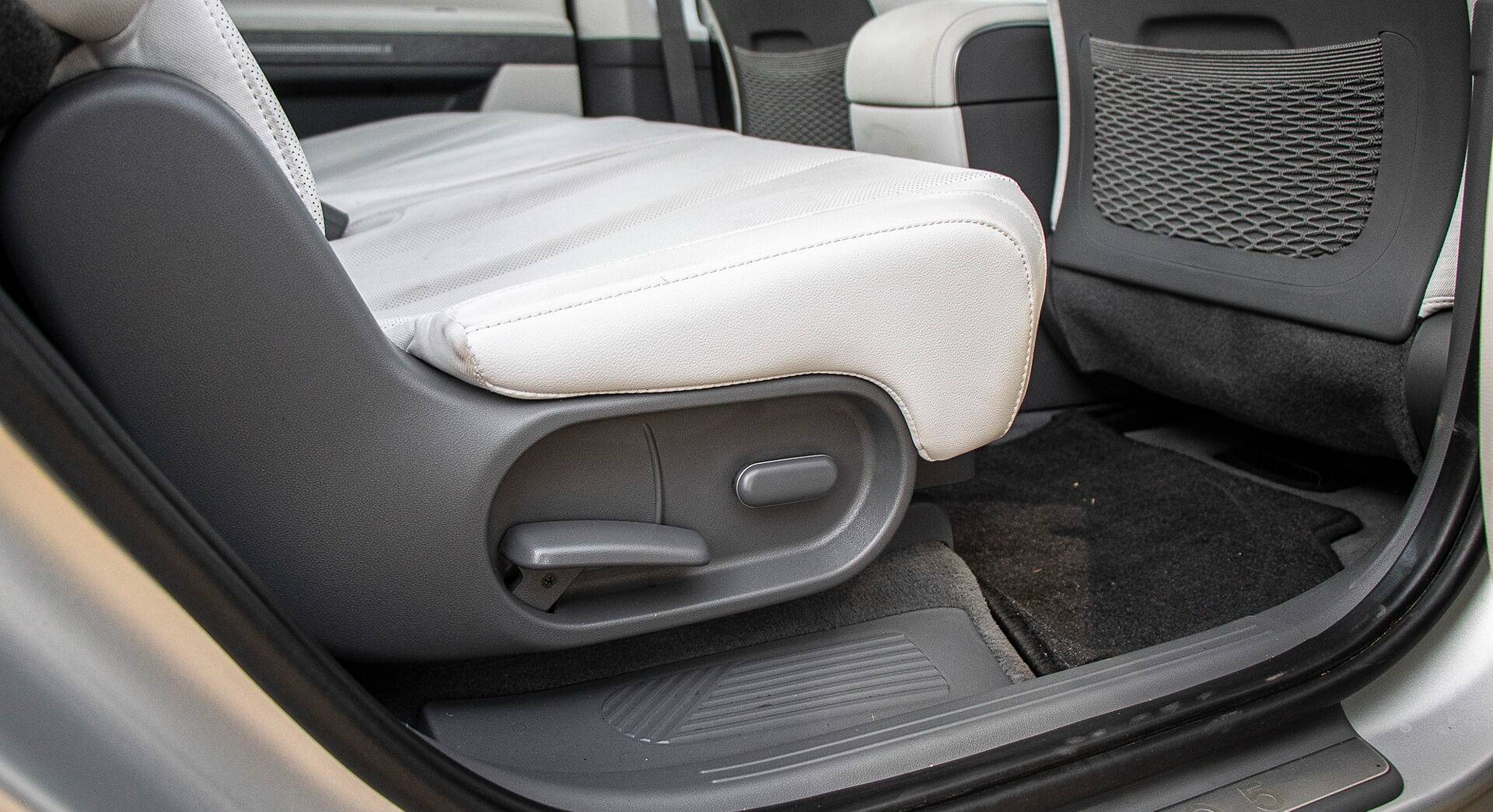 Hyundai Ioniq 5 interior view 38