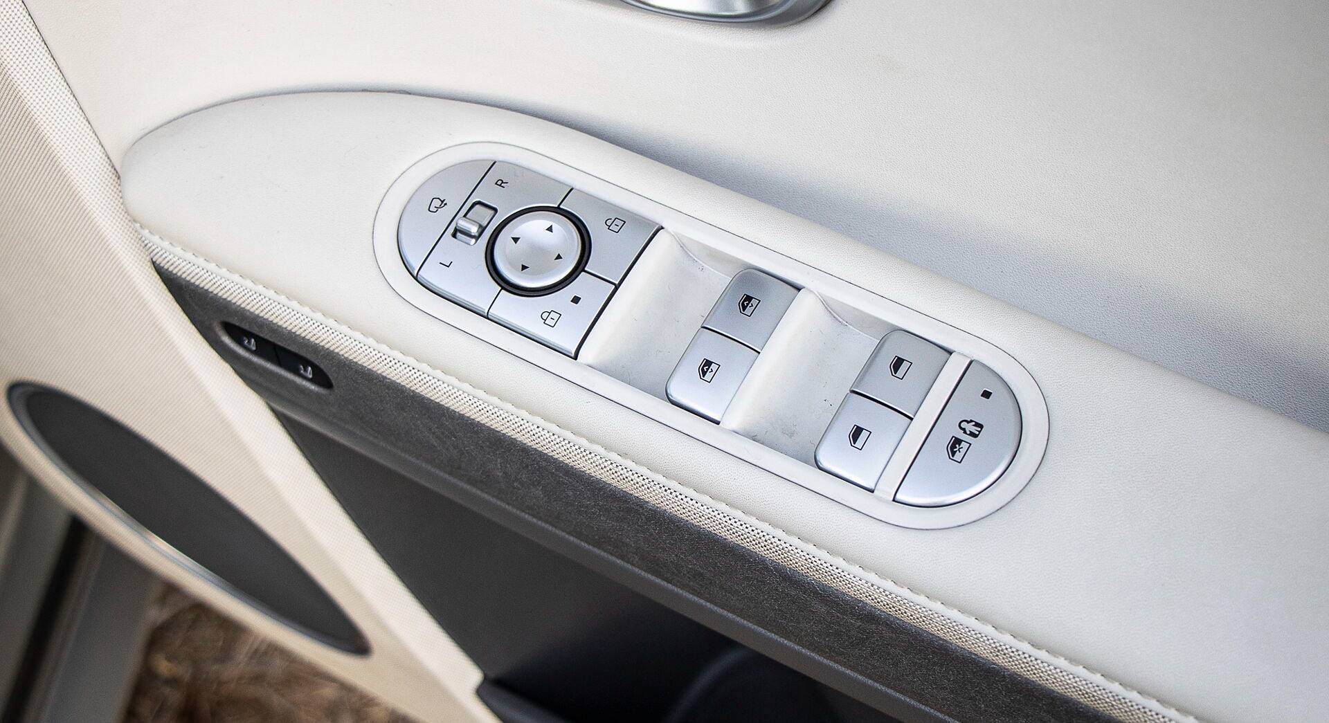Hyundai Ioniq 5 interior view 41