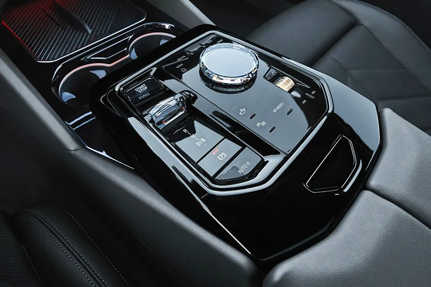 BMW i5 M60 xDrive interior view 4
