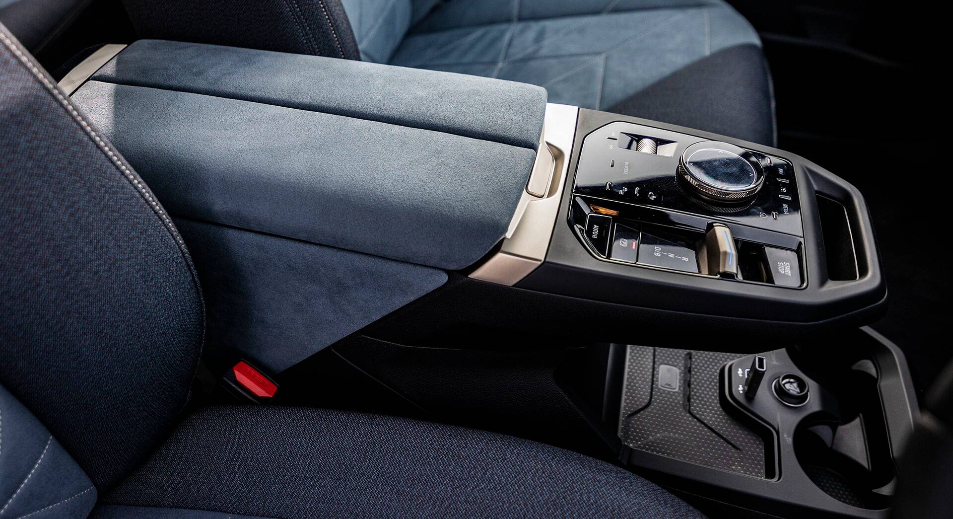 BMW iX xDrive50 interior view 5