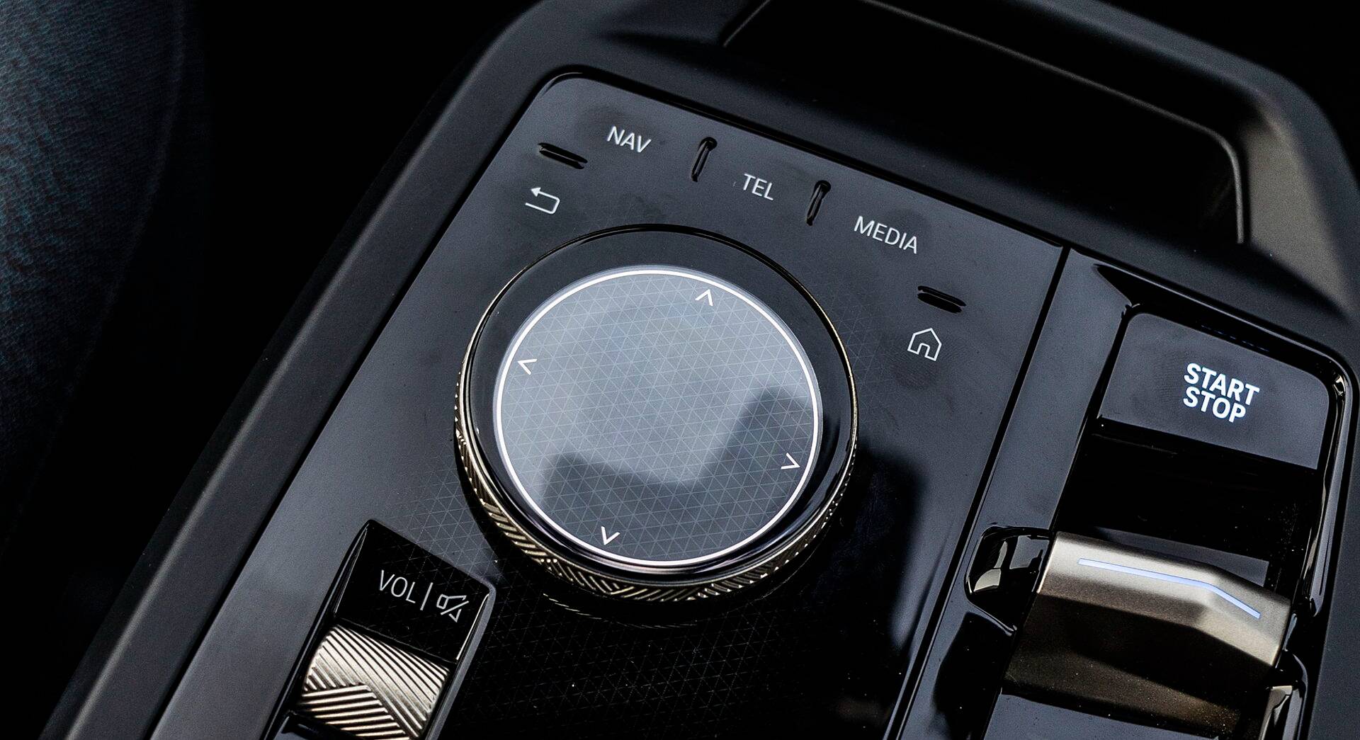 BMW iX xDrive50 interior view 7